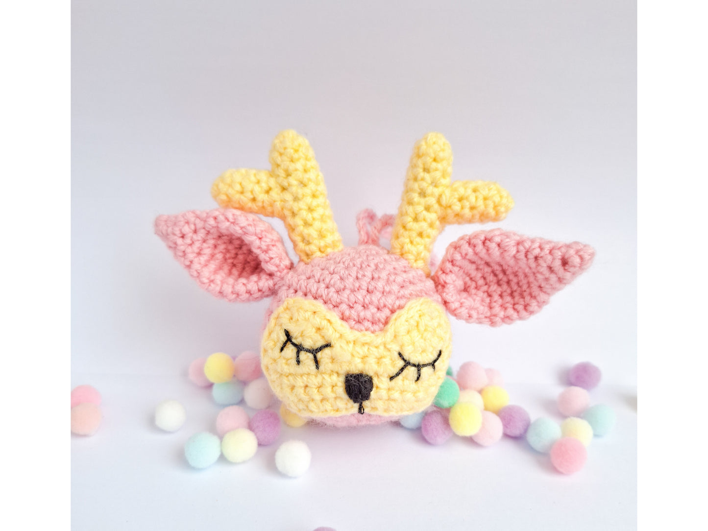 Reindeer crochet bauble pattern - Kawaii vintage style amigurumi