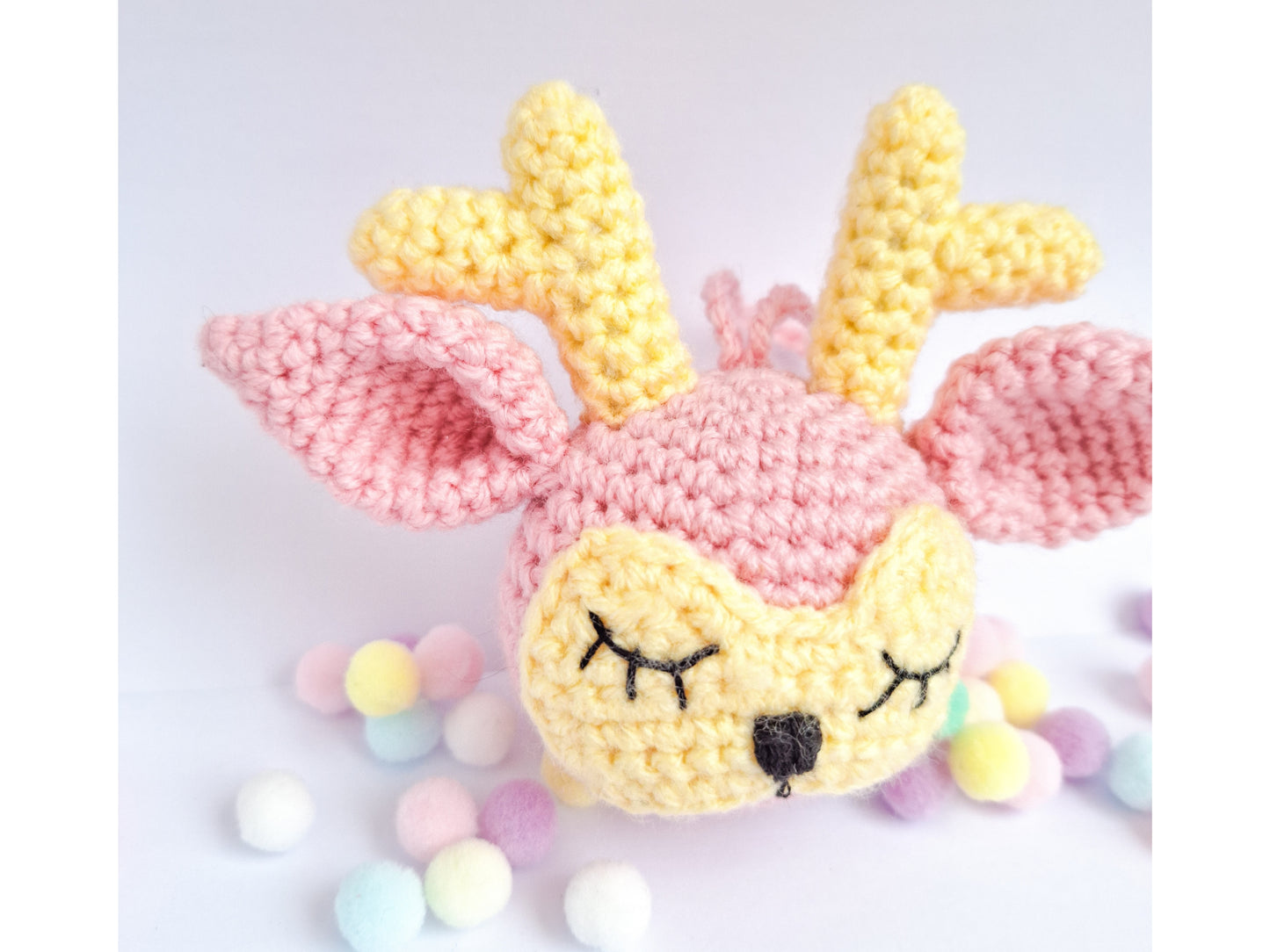 Reindeer crochet bauble pattern - Kawaii vintage style amigurumi