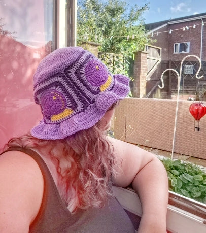 Crochet granny square bucket hat pattern - Digital download crochet summer hat with a celestial pattern