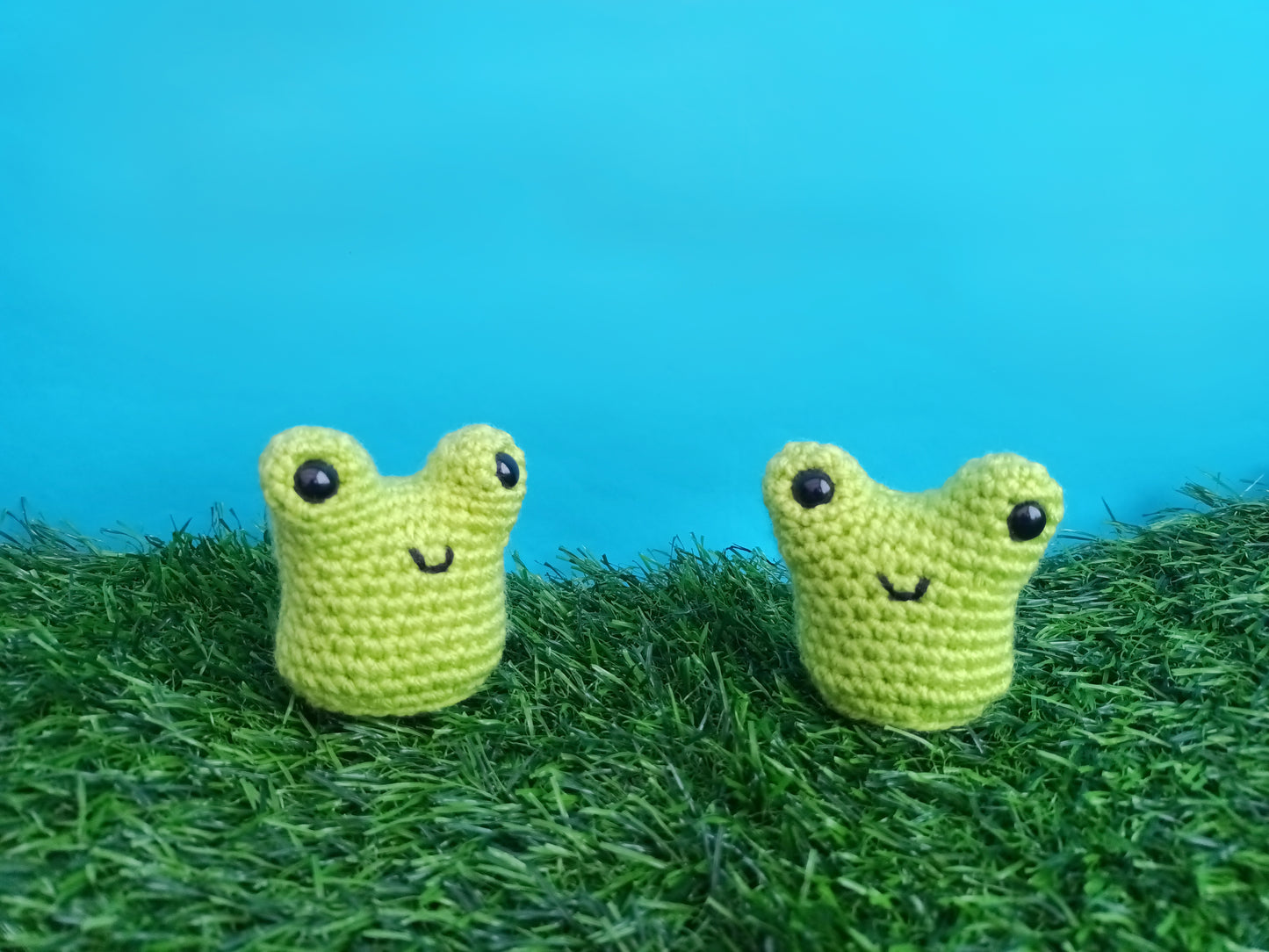 Amigurumi crochet pattern no sew frog - crochet frog gift