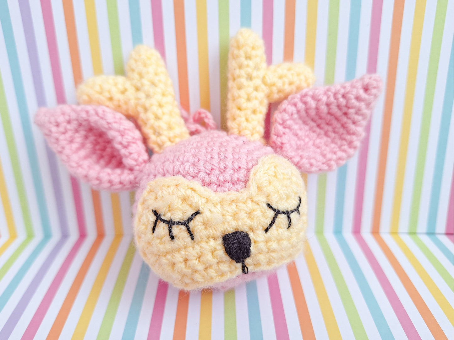 Reindeer crochet bauble pattern - Kawaii vintage style amigurumi