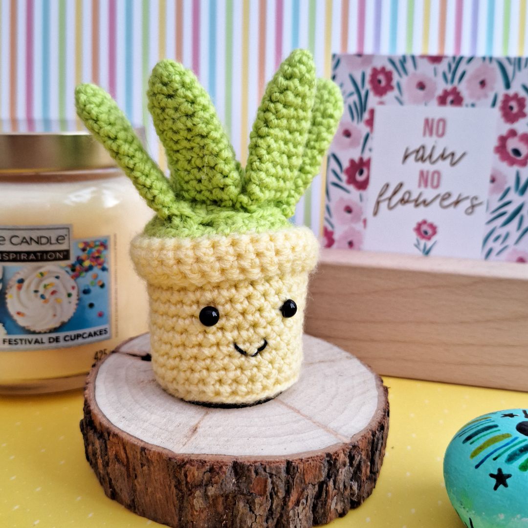 Crochet amigurumi pattern - fake small succulent crochet pattern for succulent lovers