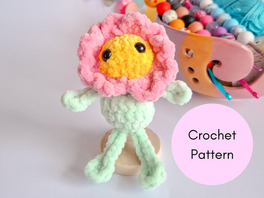 Crochet Flower keychain pattern - quick and easy amigurumi pattern