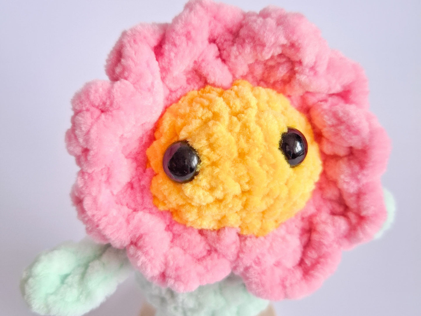 Crochet Flower keychain pattern - quick and easy amigurumi pattern